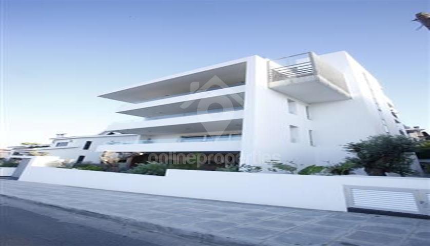 To change image, hover mouse over thumbnails below