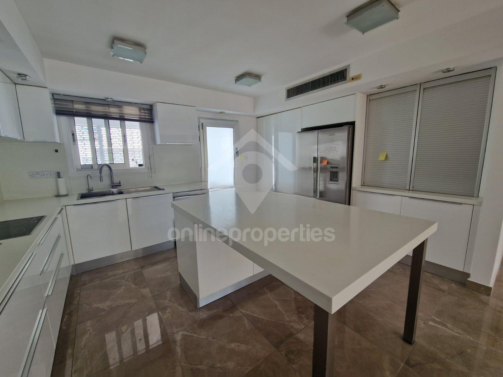 To change image, hover mouse over thumbnails below