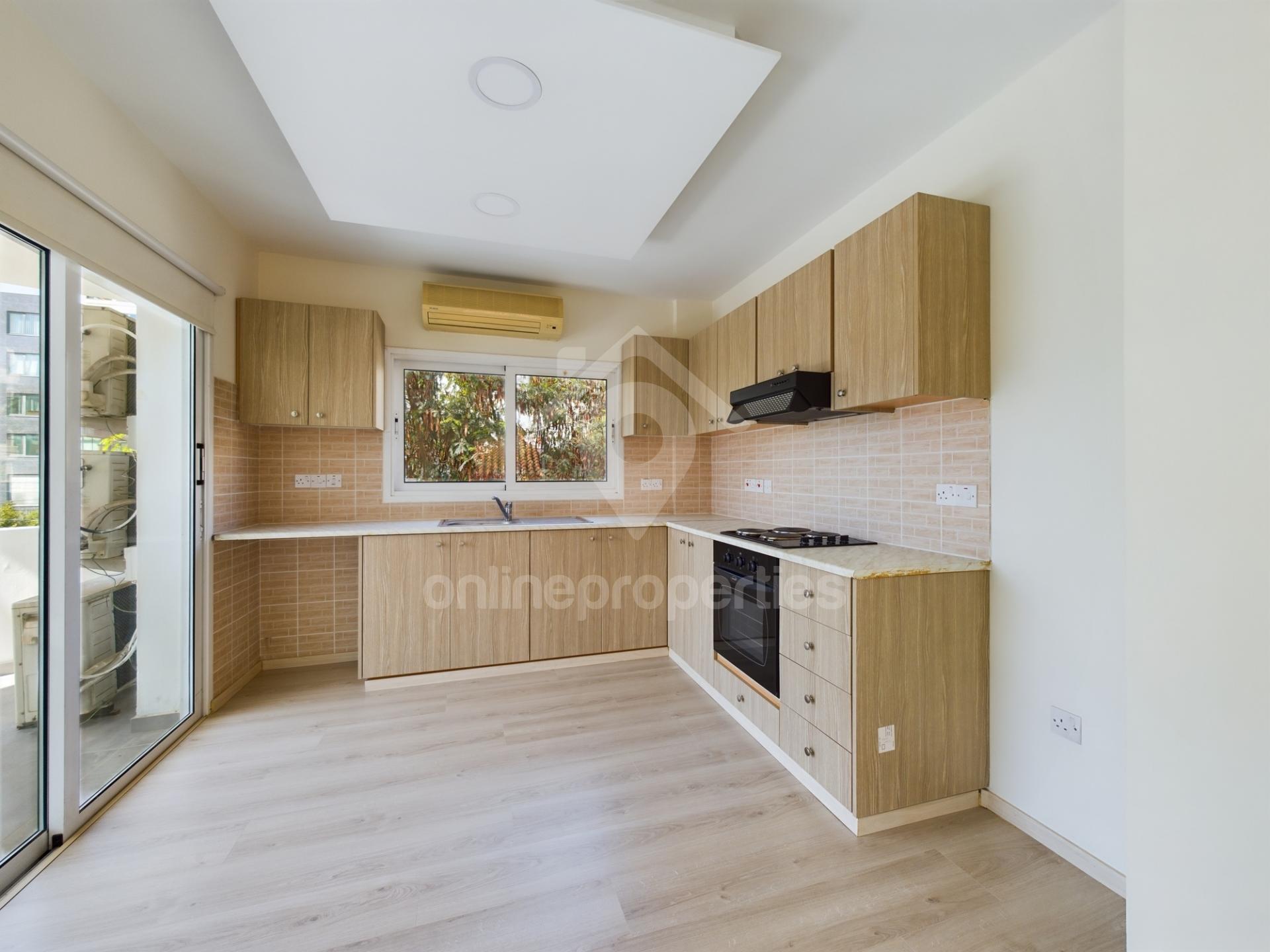 To change image, hover mouse over thumbnails below