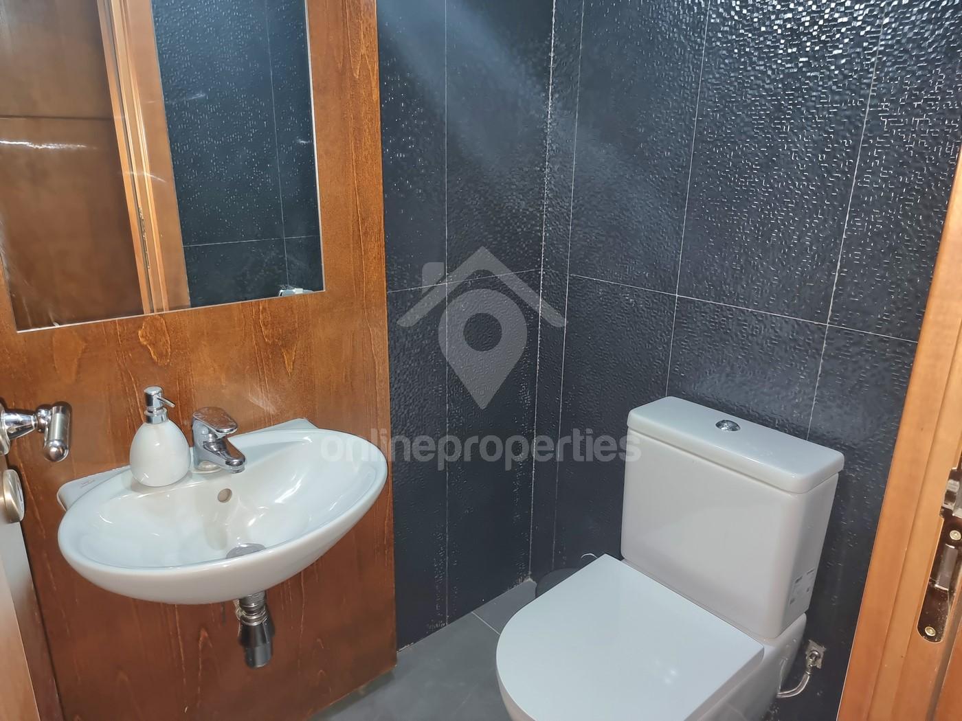 To change image, hover mouse over thumbnails below