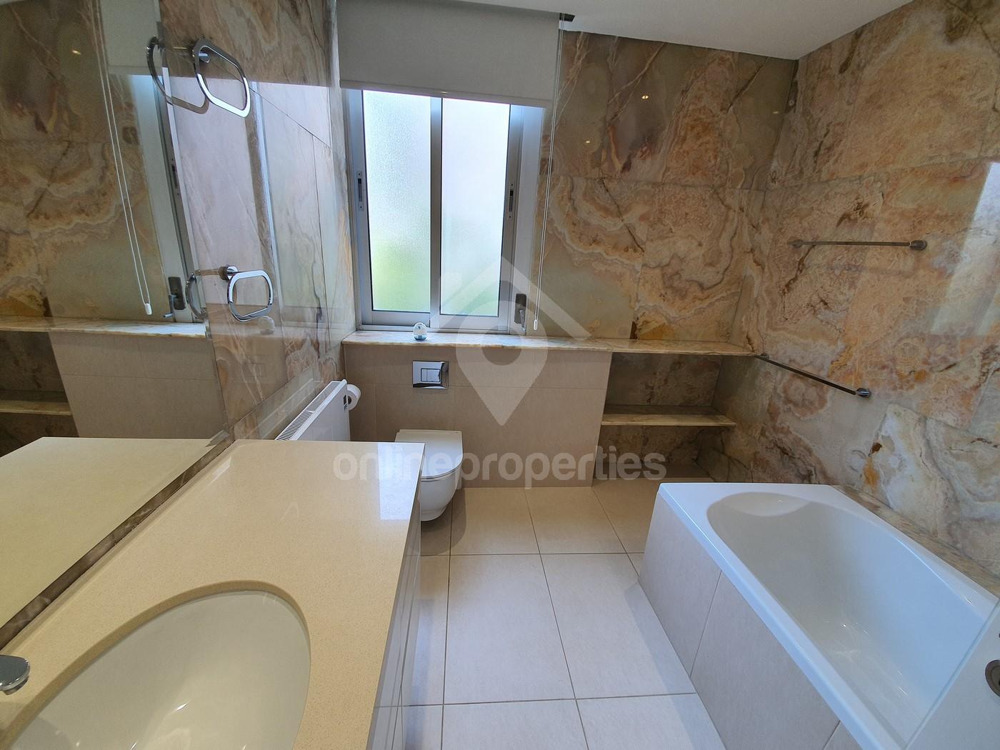 To change image, hover mouse over thumbnails below