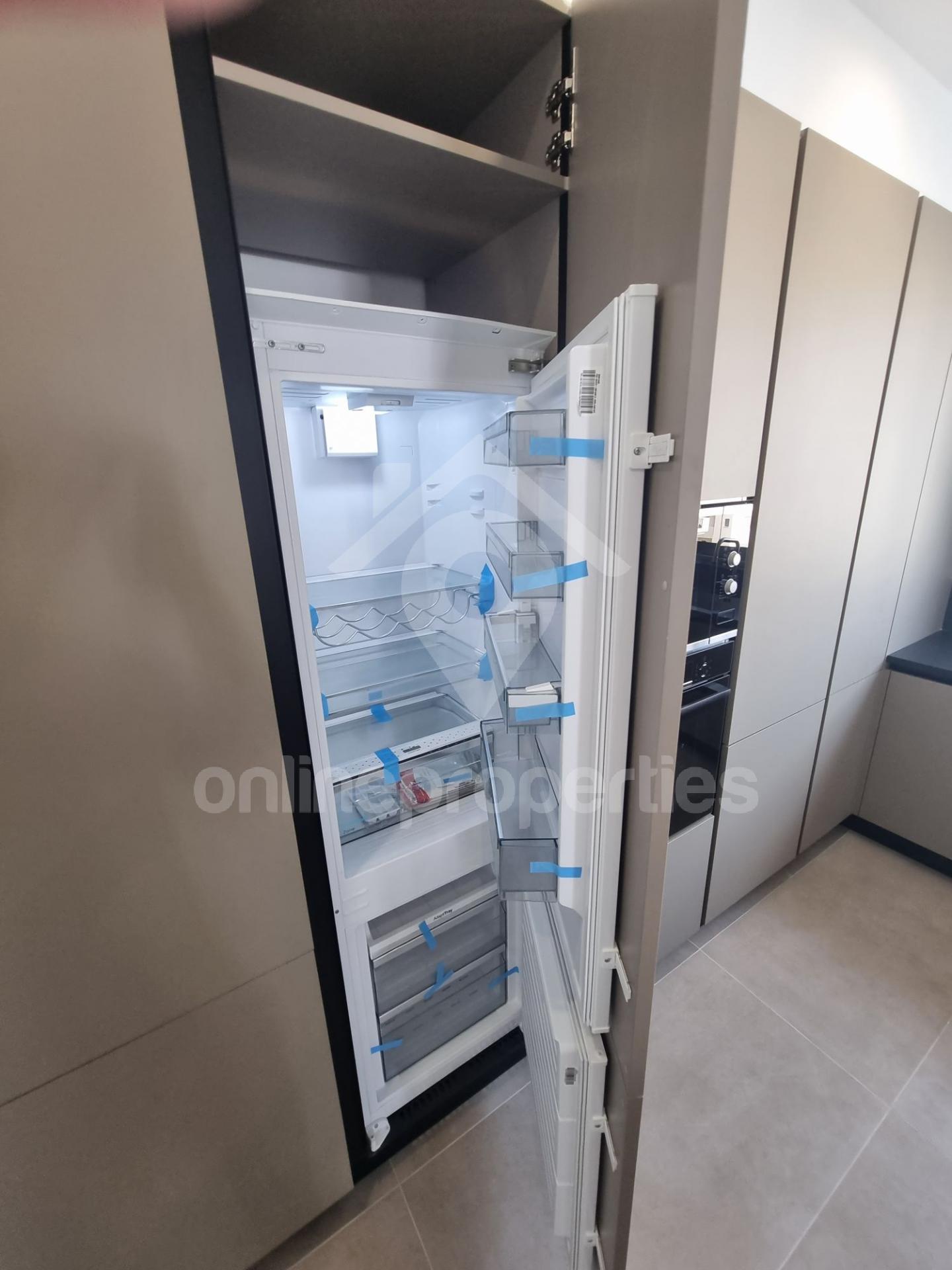 To change image, hover mouse over thumbnails below