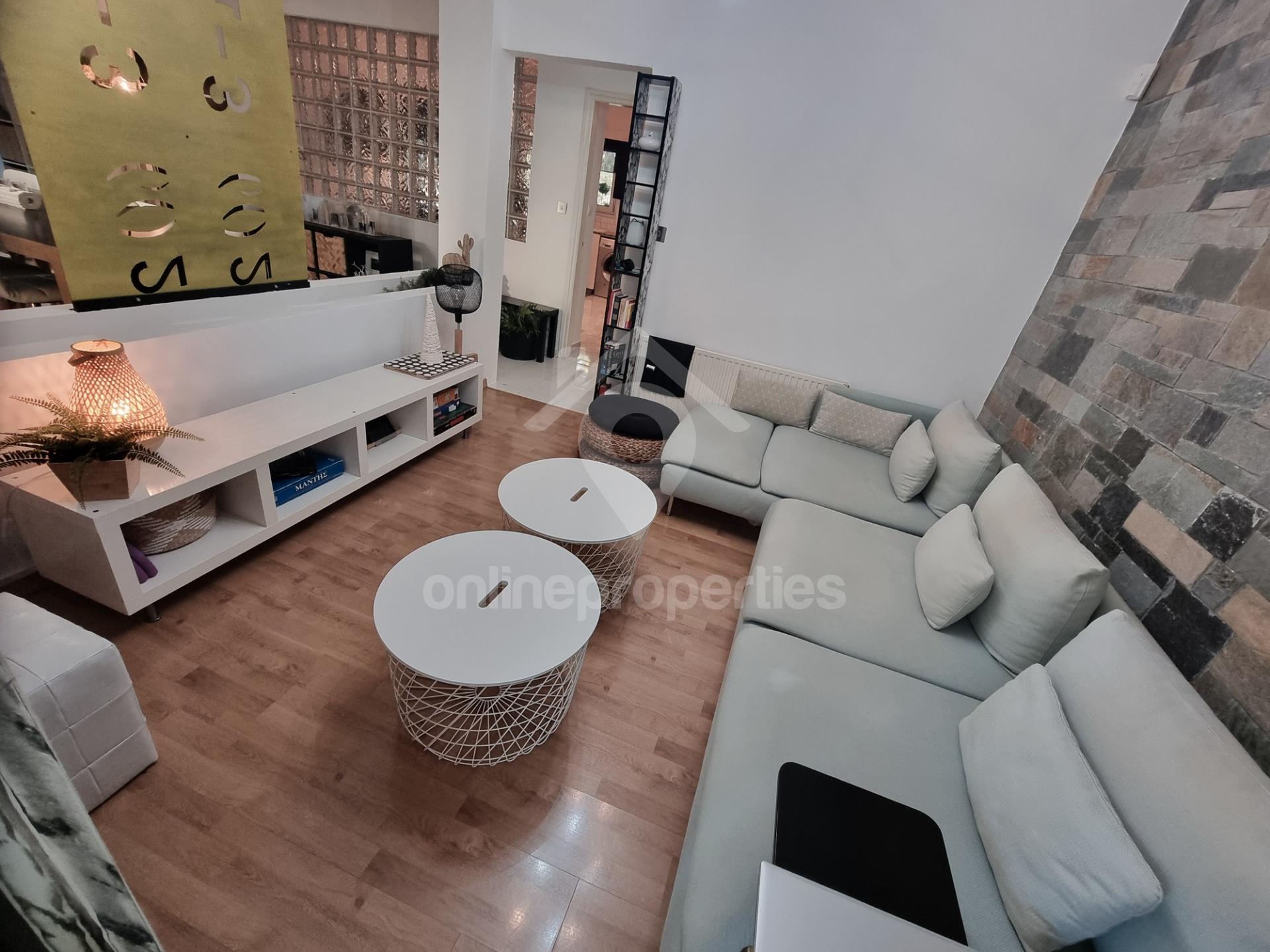 To change image, hover mouse over thumbnails below