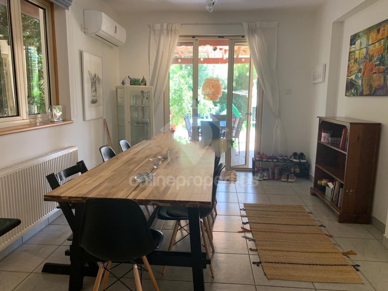 To change image, hover mouse over thumbnails below