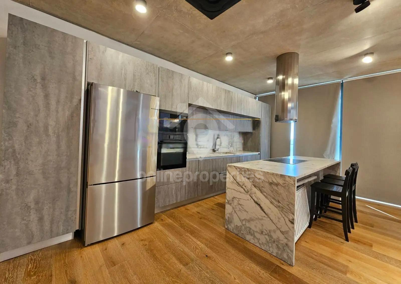 To change image, hover mouse over thumbnails below