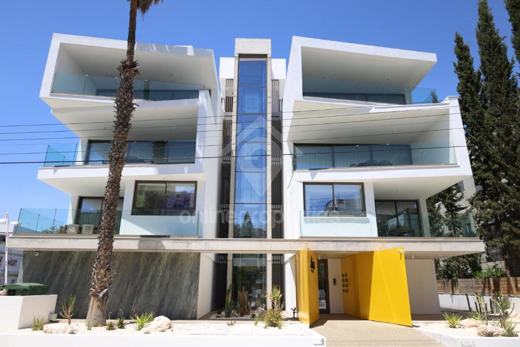 Exquisite apartment in one of the most prominent areas of Agios Andreas, close to Embassy of the United States of America( + Roof Garden)