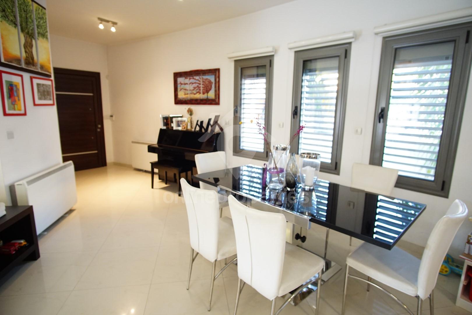 To change image, hover mouse over thumbnails below