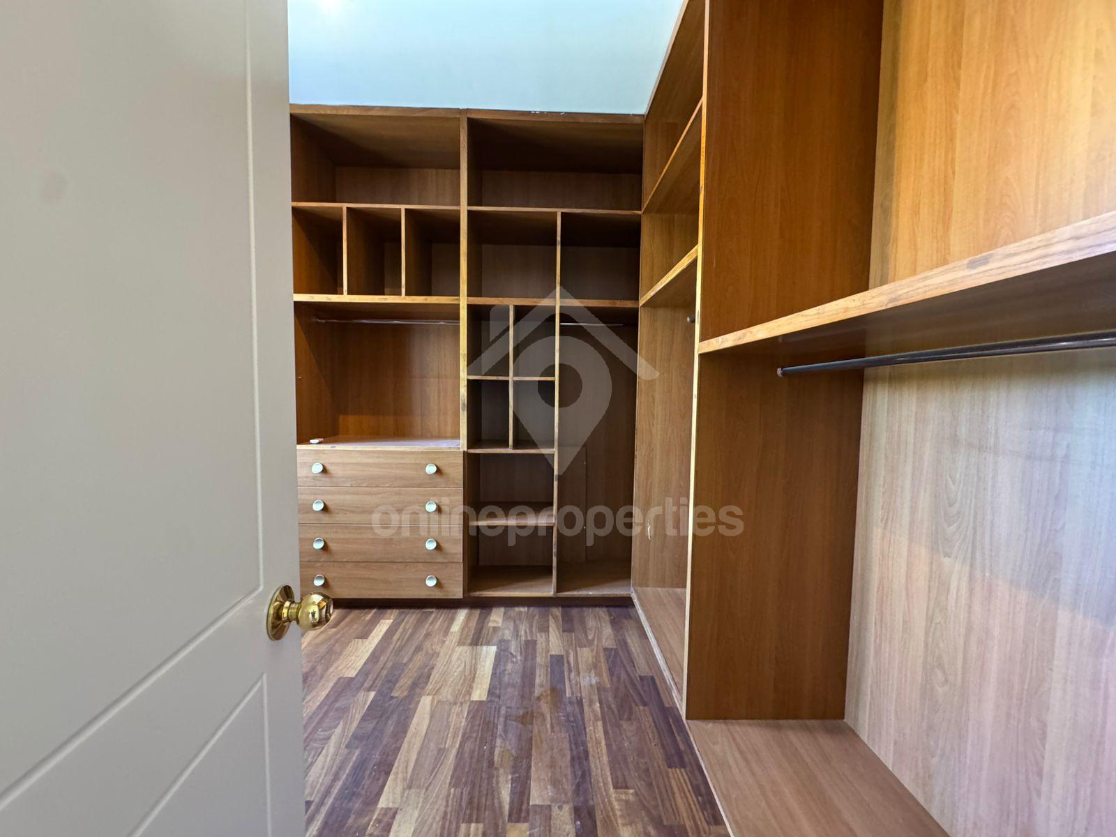 To change image, hover mouse over thumbnails below