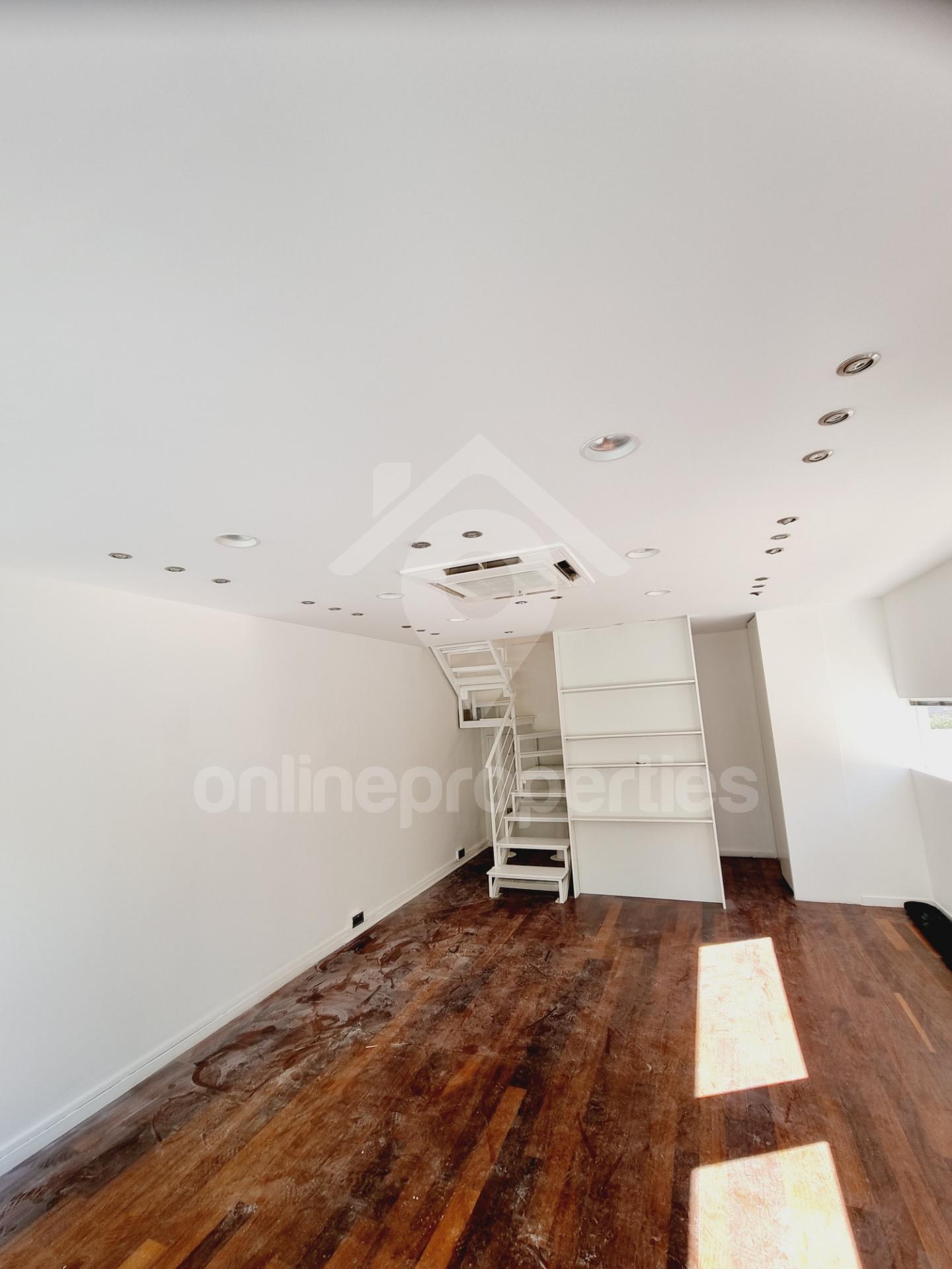 To change image, hover mouse over thumbnails below