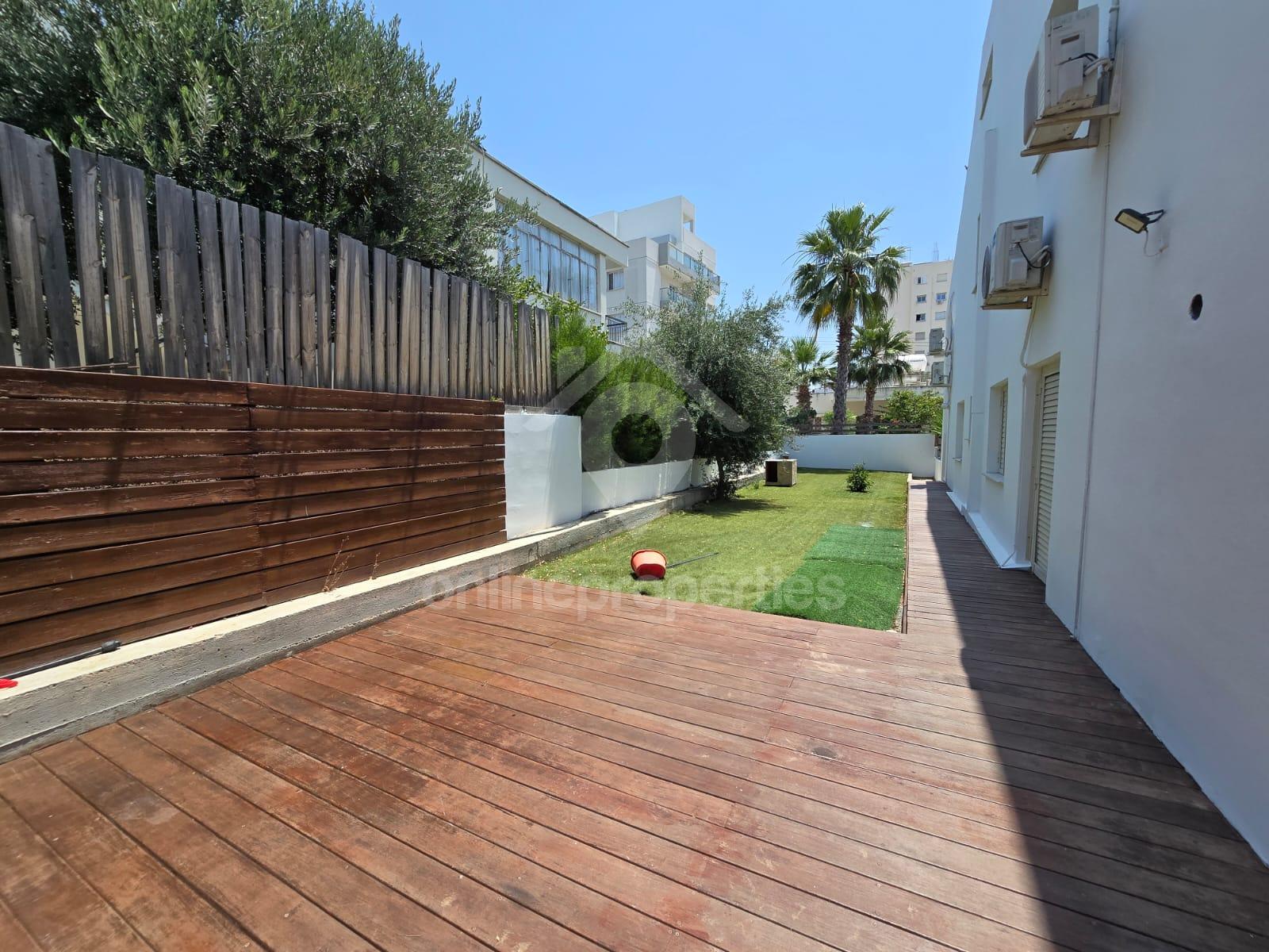 To change image, hover mouse over thumbnails below