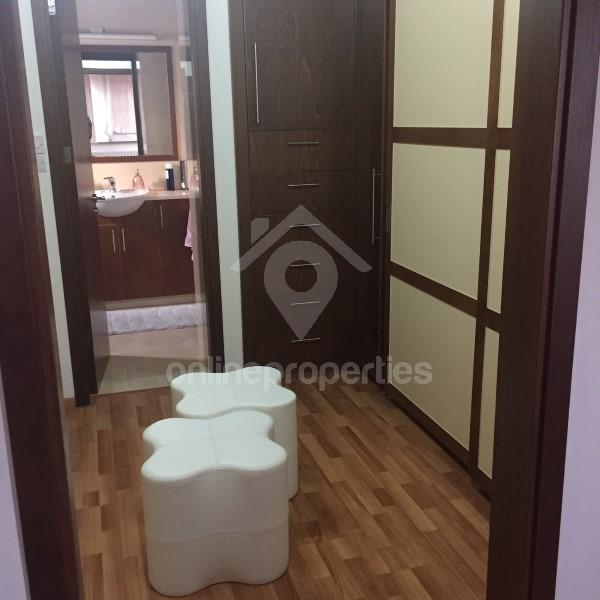 To change image, hover mouse over thumbnails below