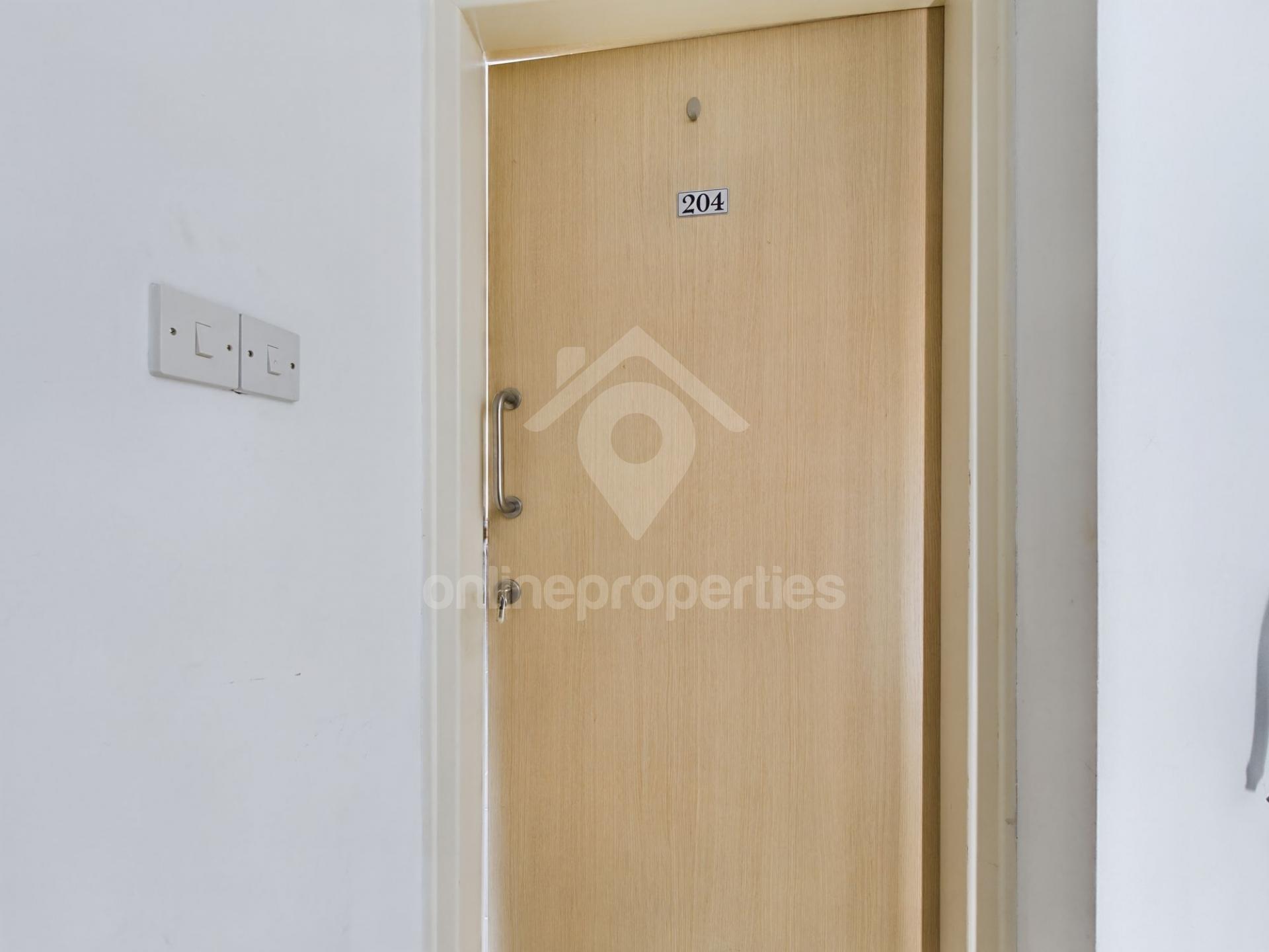 To change image, hover mouse over thumbnails below