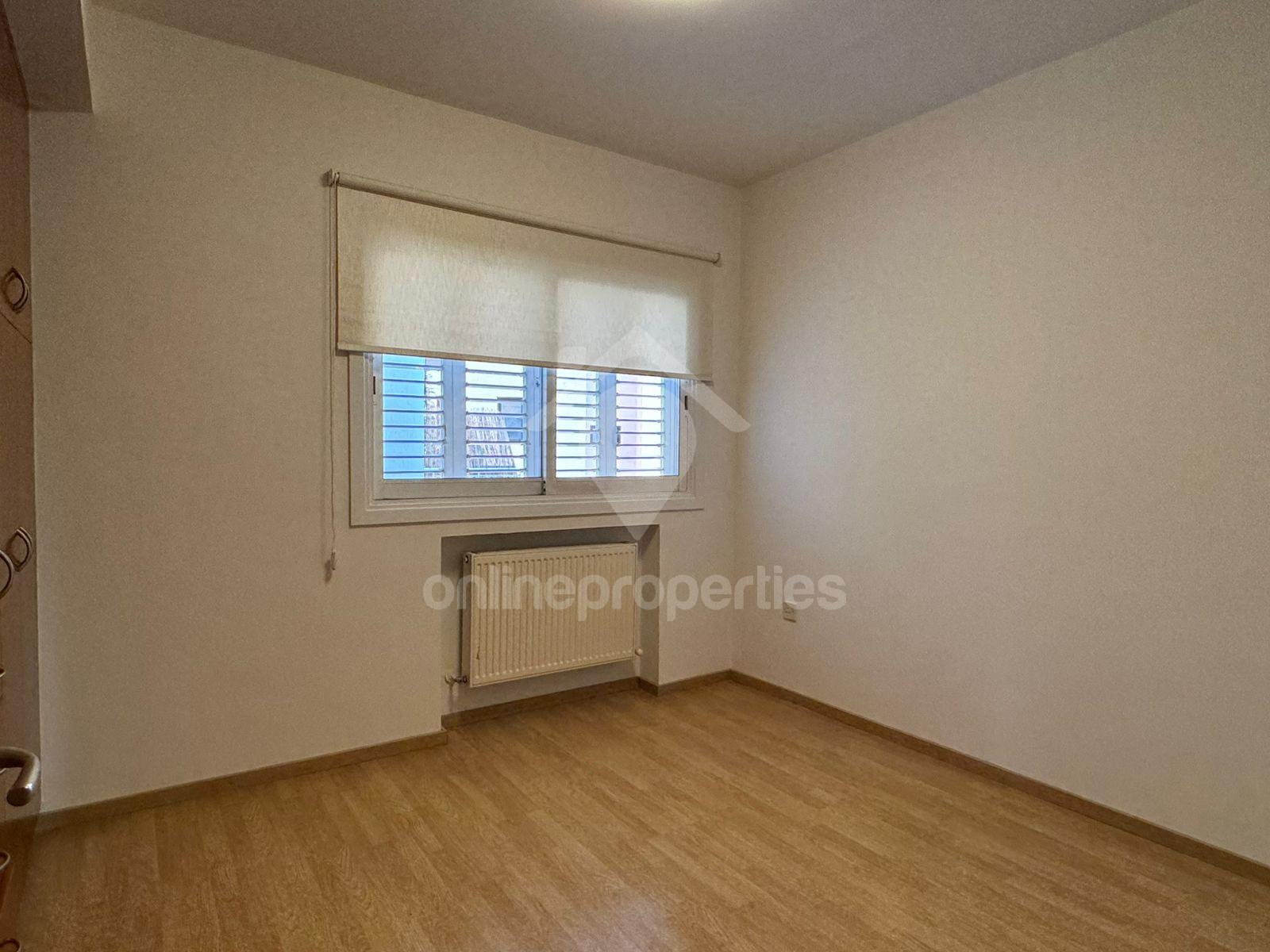 To change image, hover mouse over thumbnails below