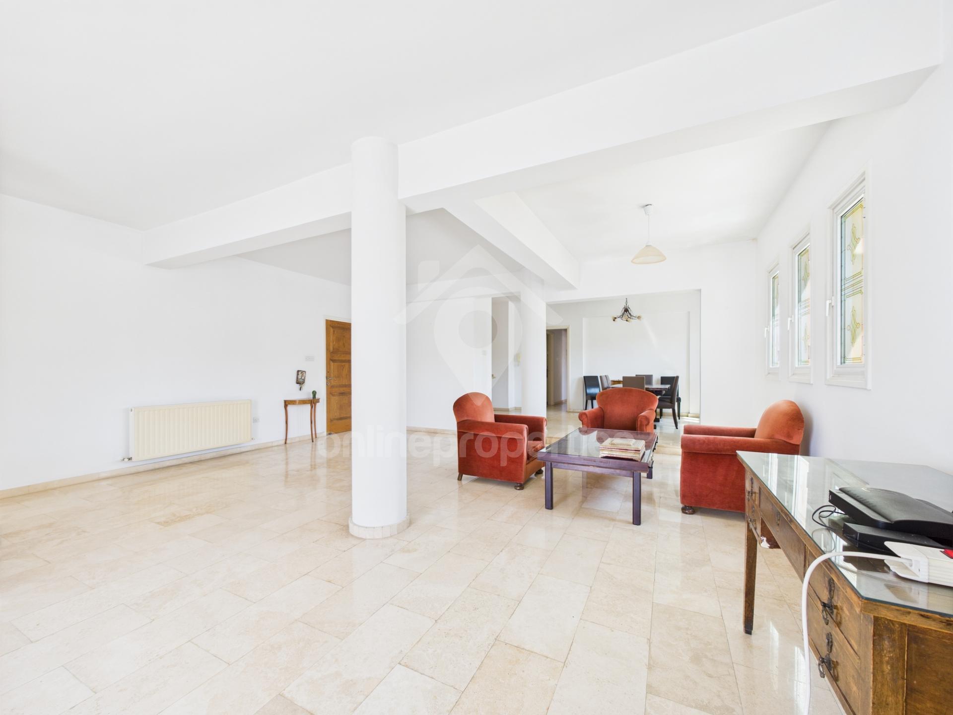 To change image, hover mouse over thumbnails below