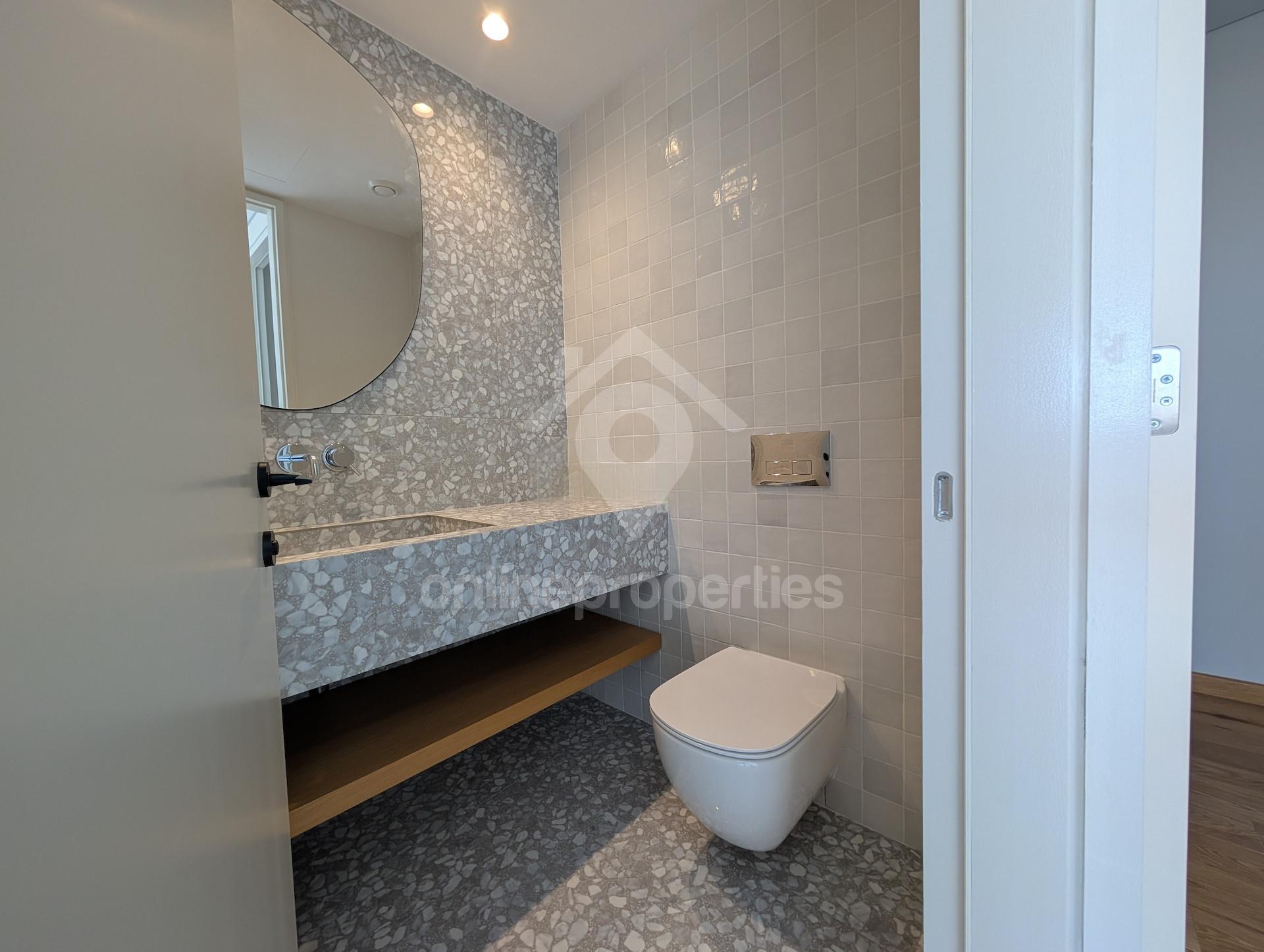 To change image, hover mouse over thumbnails below