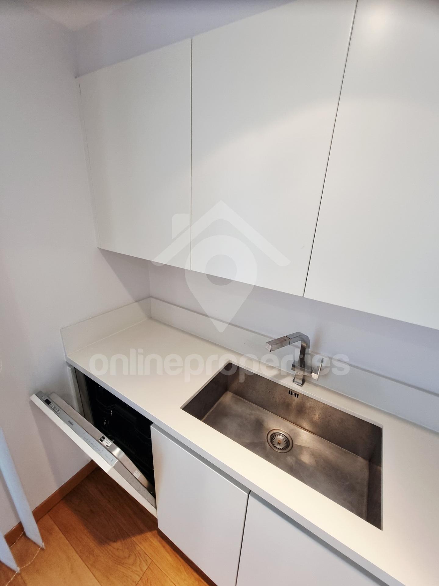 To change image, hover mouse over thumbnails below