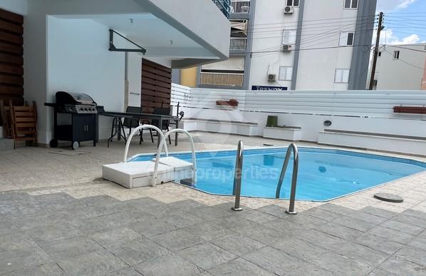 To change image, hover mouse over thumbnails below