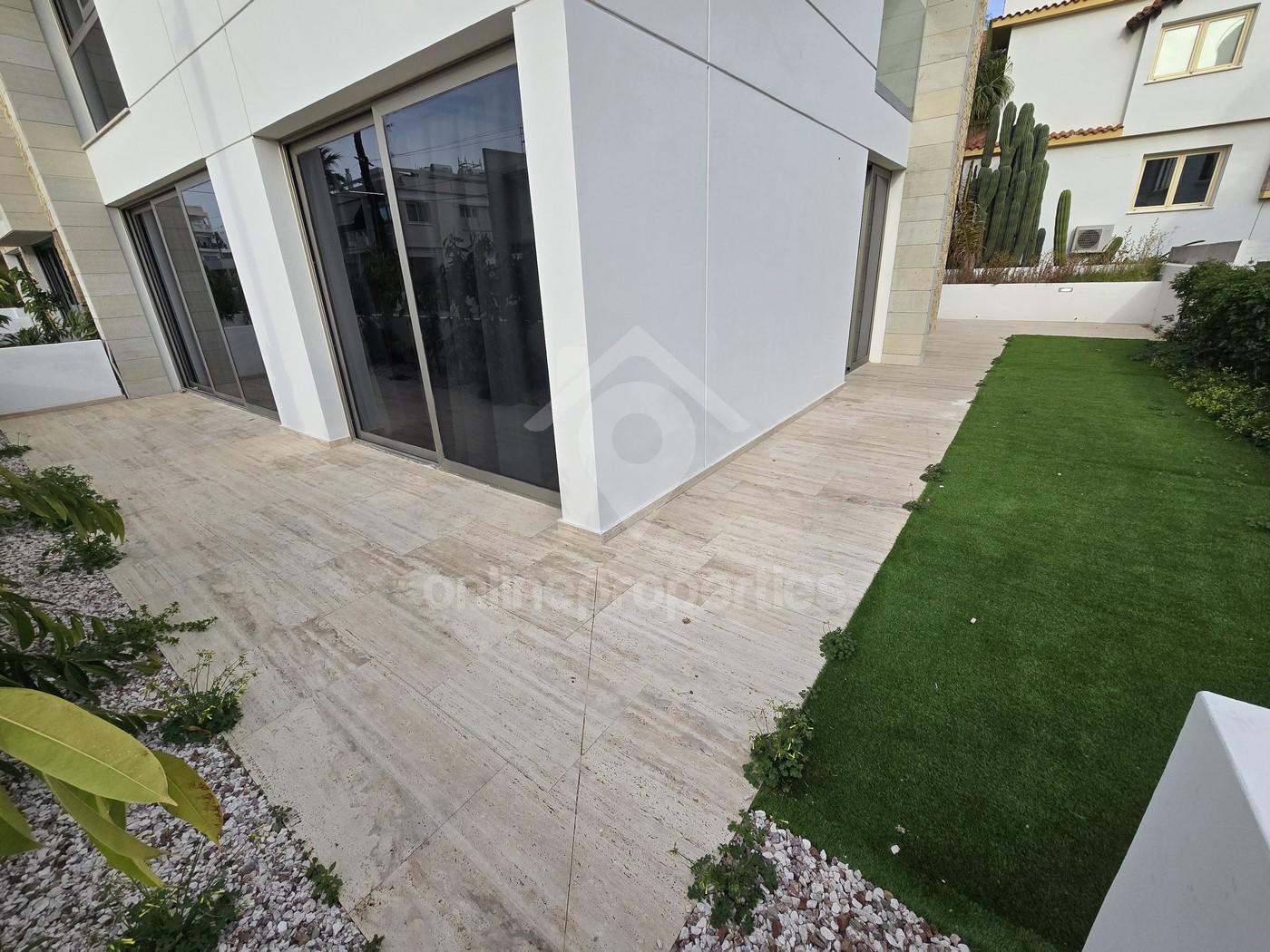 To change image, hover mouse over thumbnails below