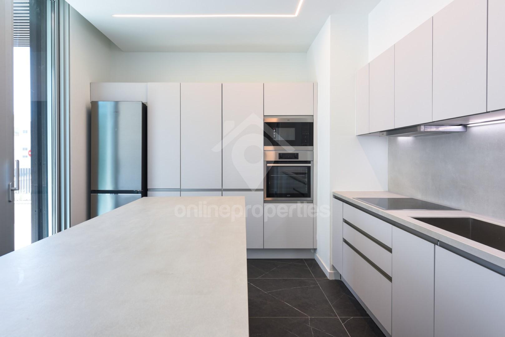 To change image, hover mouse over thumbnails below