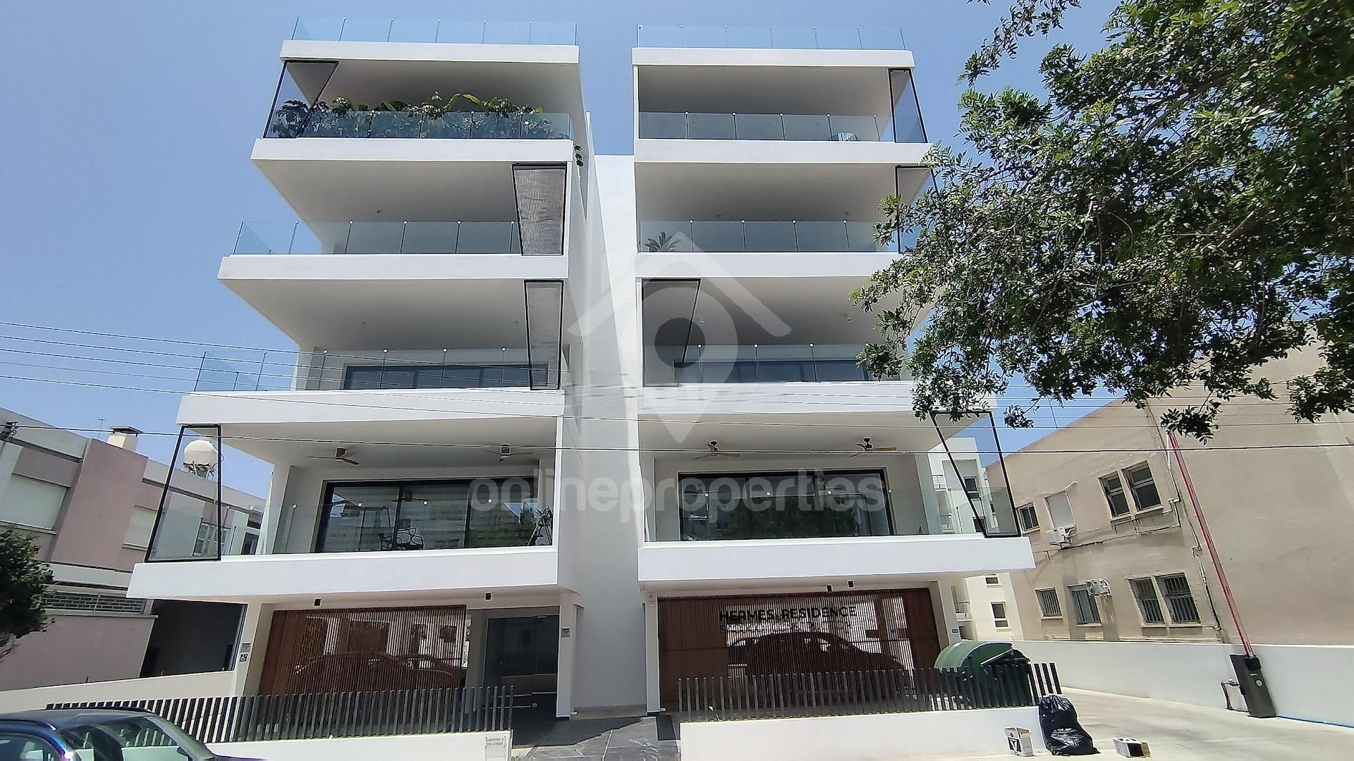 To change image, hover mouse over thumbnails below