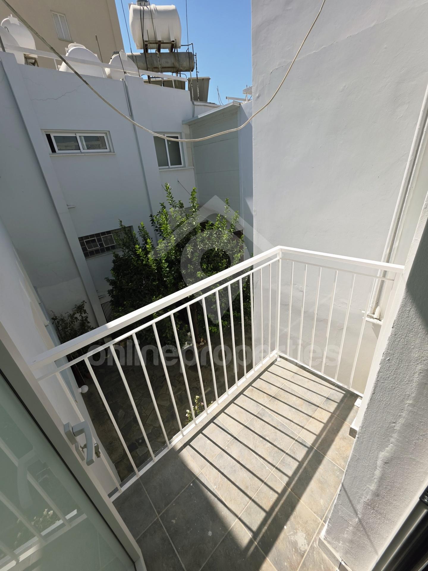 To change image, hover mouse over thumbnails below