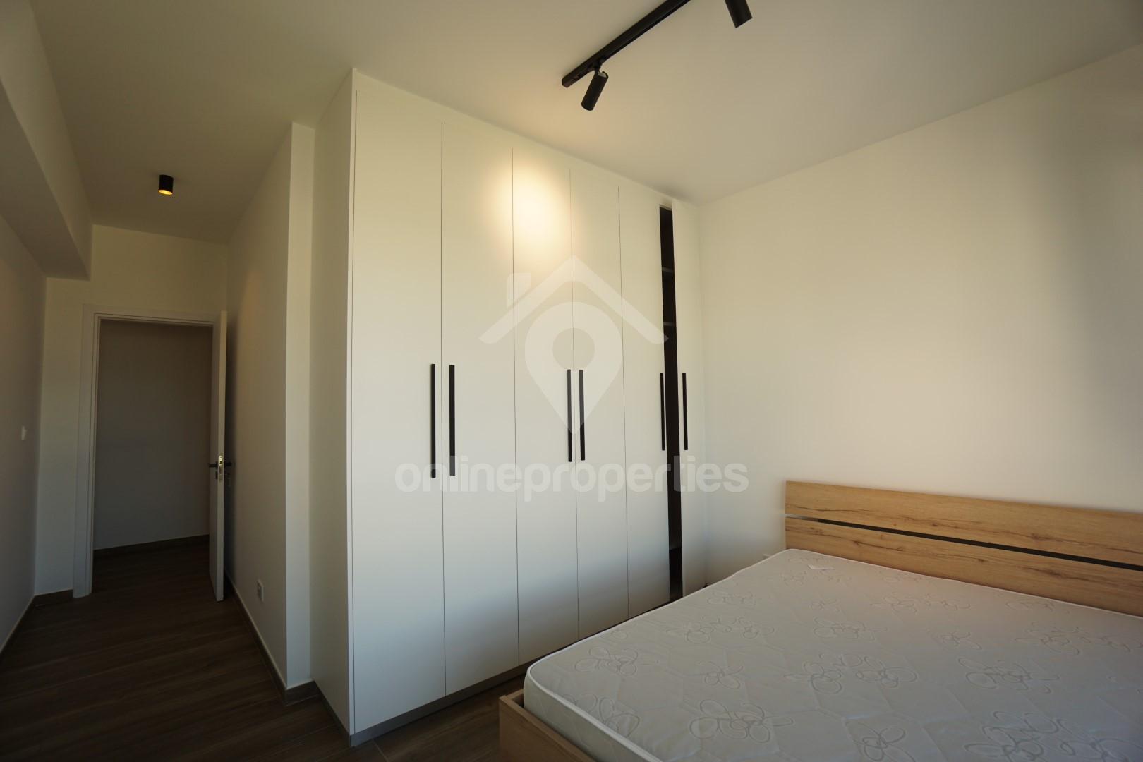 To change image, hover mouse over thumbnails below