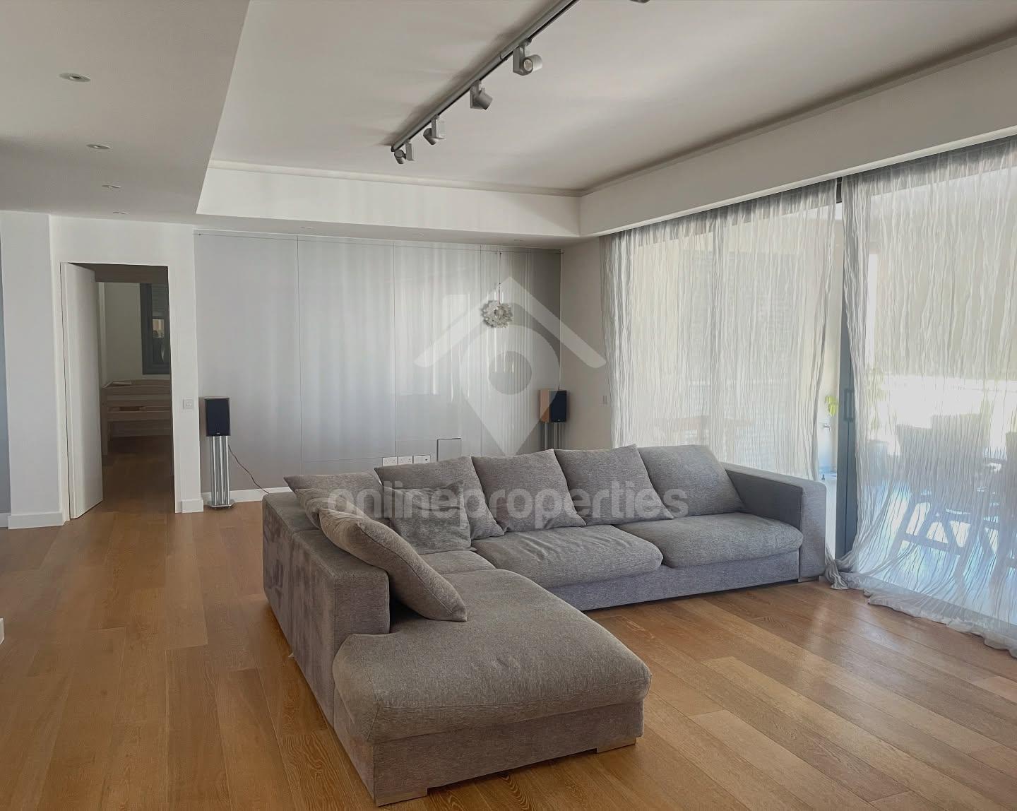 To change image, hover mouse over thumbnails below