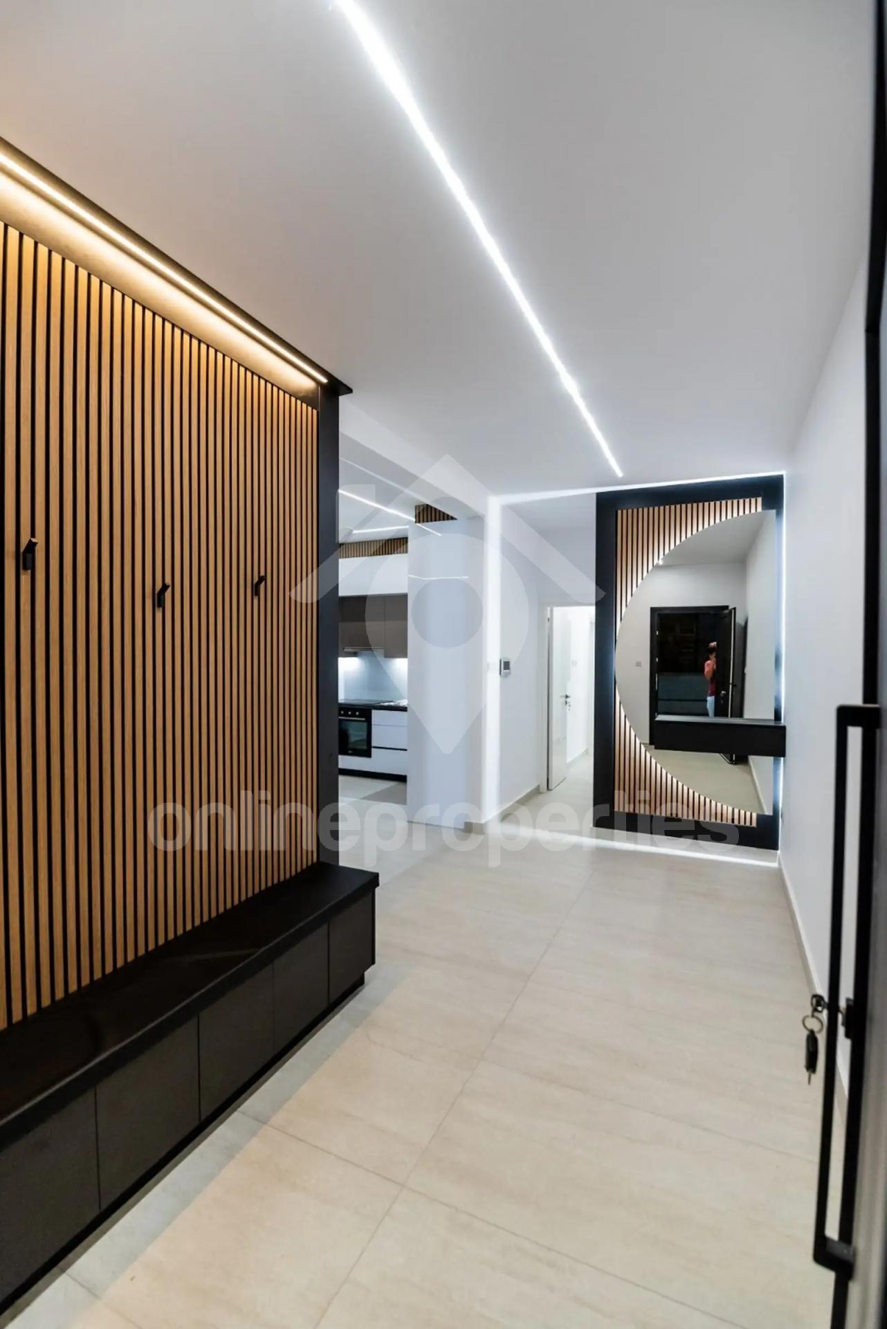 To change image, hover mouse over thumbnails below