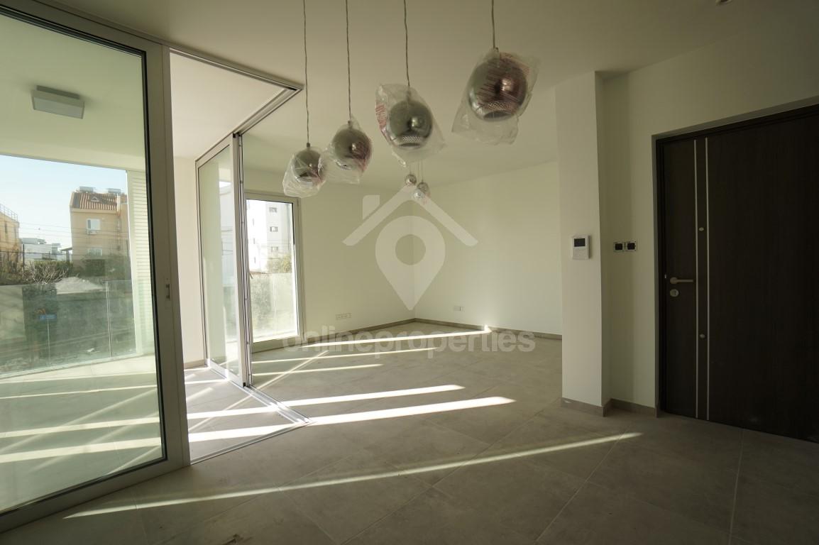 To change image, hover mouse over thumbnails below