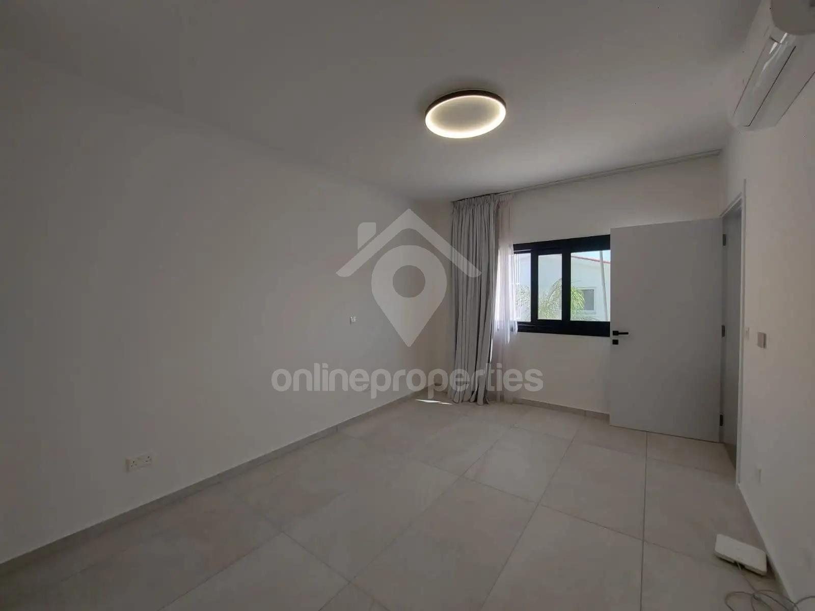 To change image, hover mouse over thumbnails below