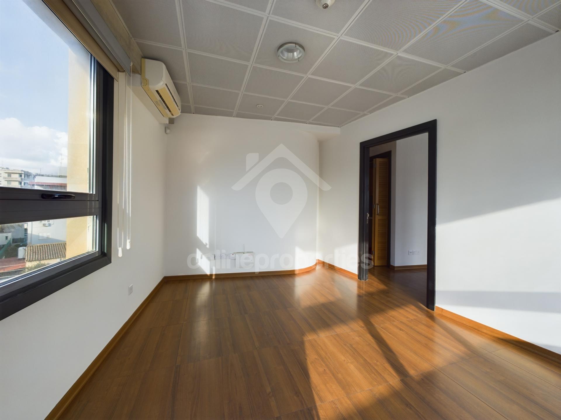 To change image, hover mouse over thumbnails below