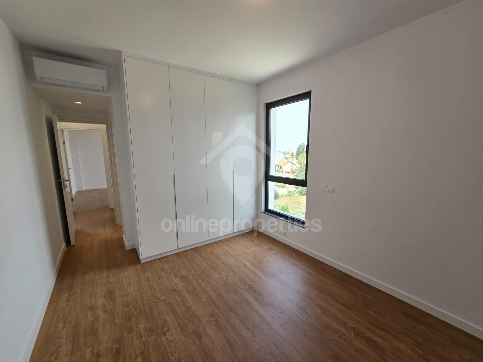 To change image, hover mouse over thumbnails below