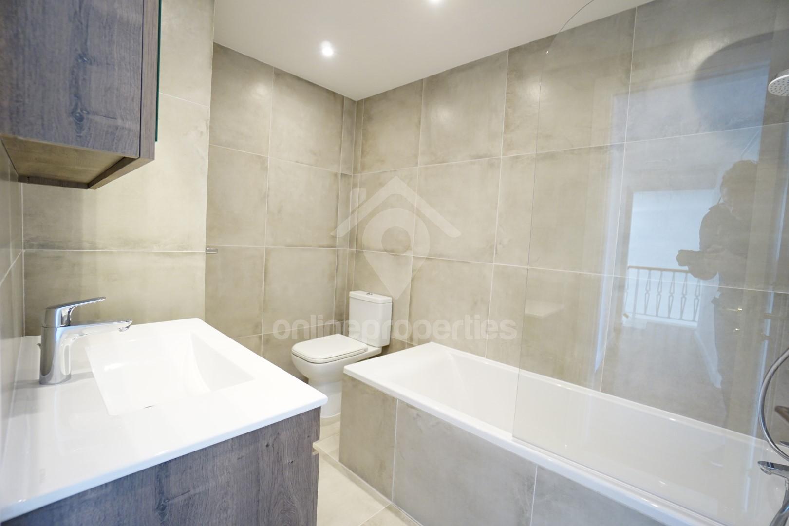 To change image, hover mouse over thumbnails below