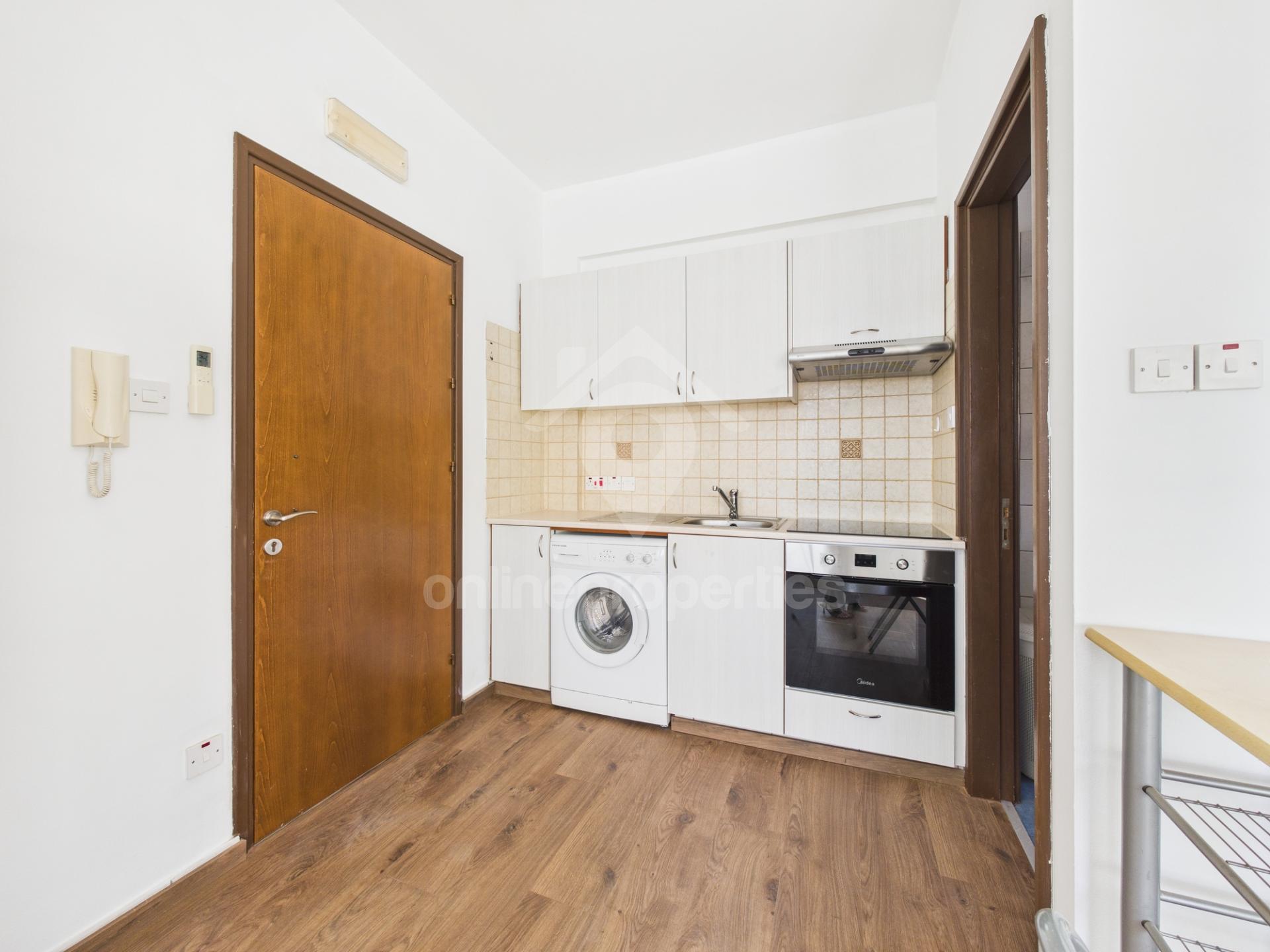 To change image, hover mouse over thumbnails below