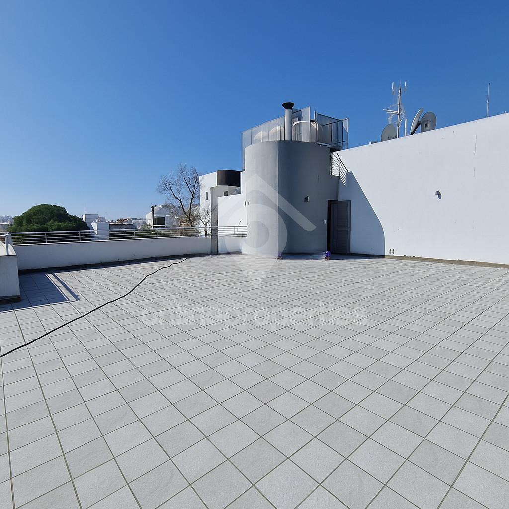 To change image, hover mouse over thumbnails below