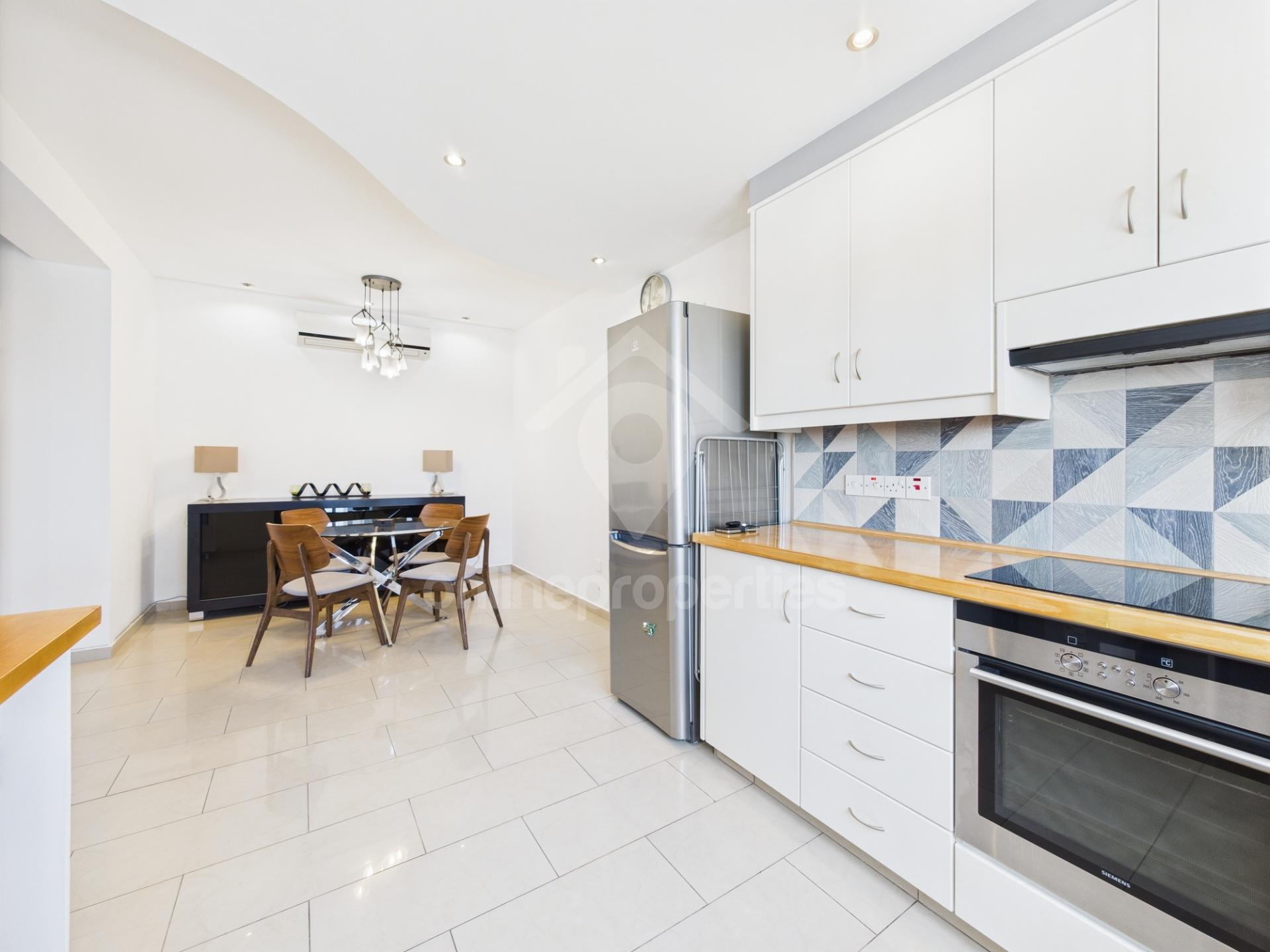 To change image, hover mouse over thumbnails below