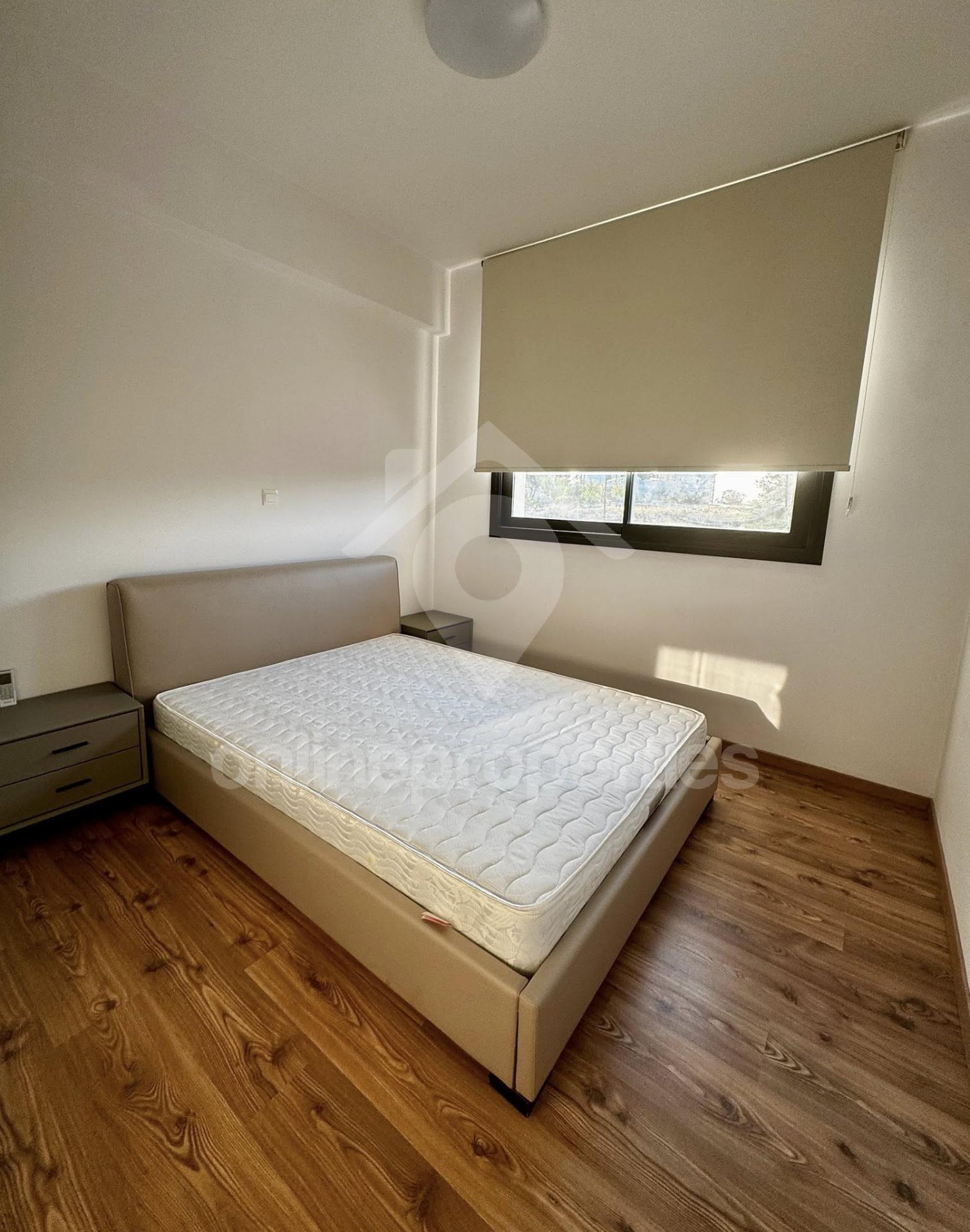 To change image, hover mouse over thumbnails below