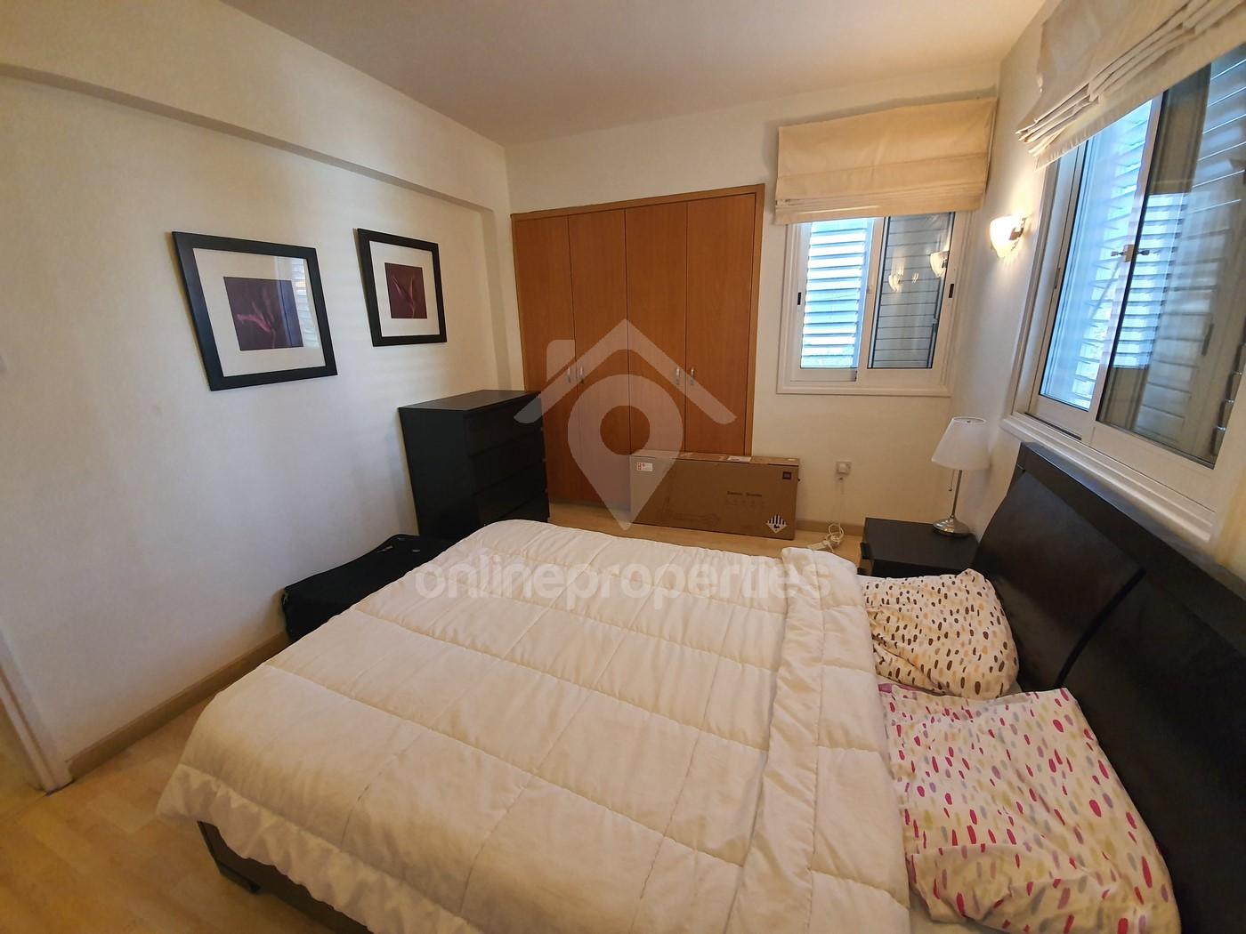 To change image, hover mouse over thumbnails below