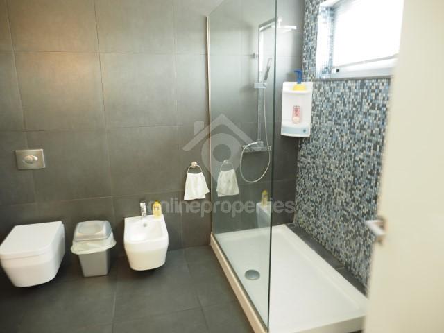 To change image, hover mouse over thumbnails below