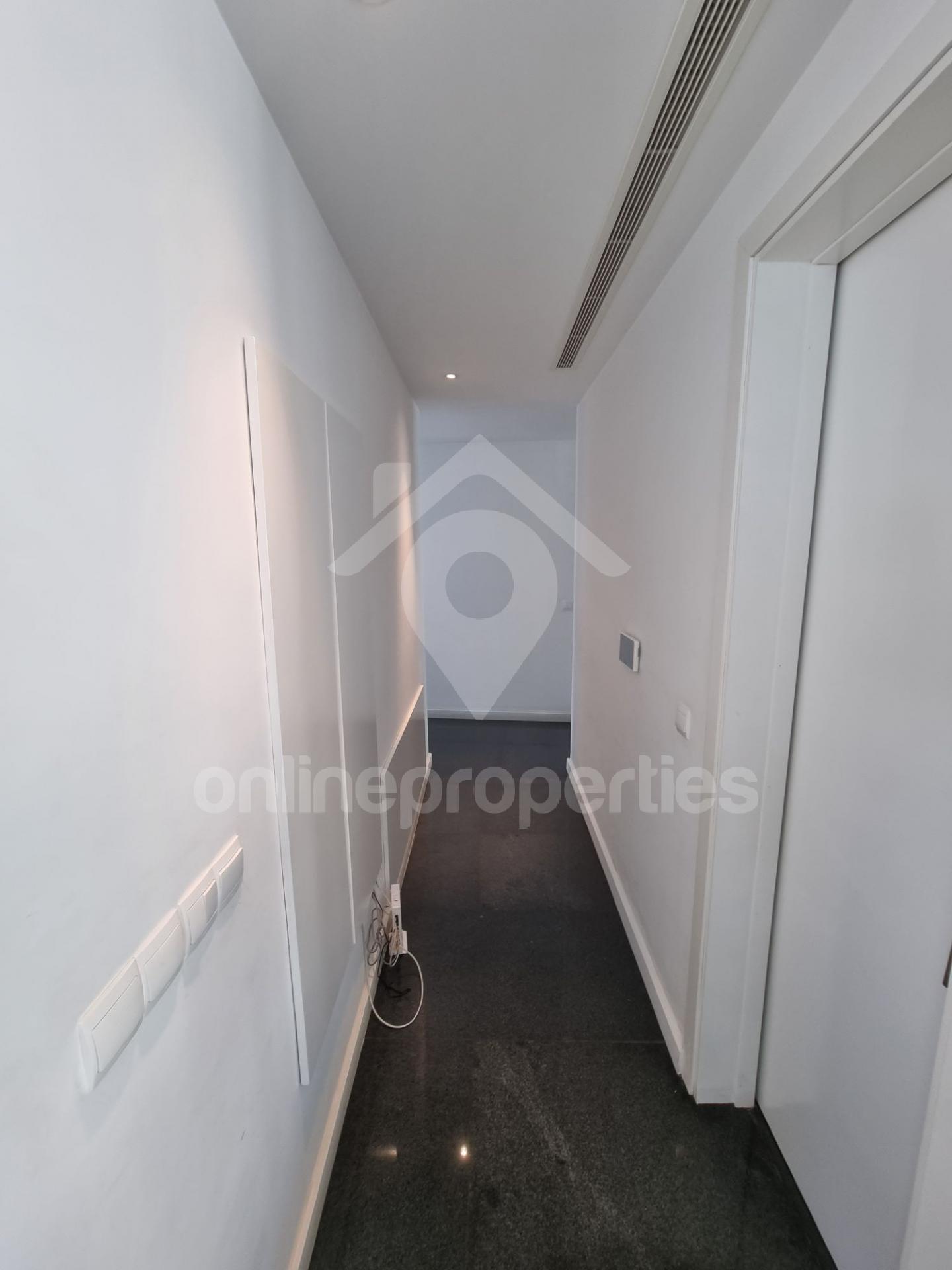 To change image, hover mouse over thumbnails below