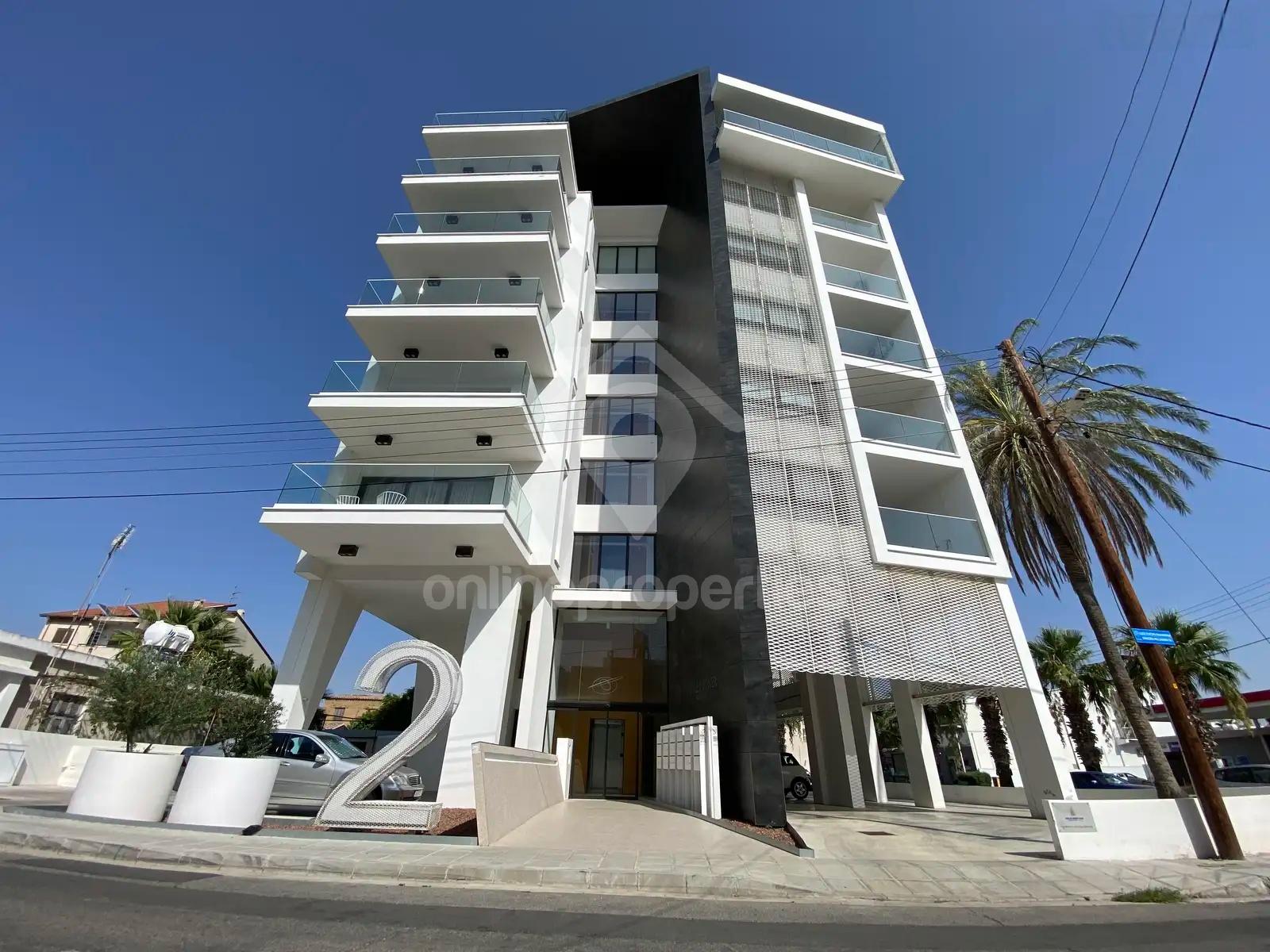 To change image, hover mouse over thumbnails below