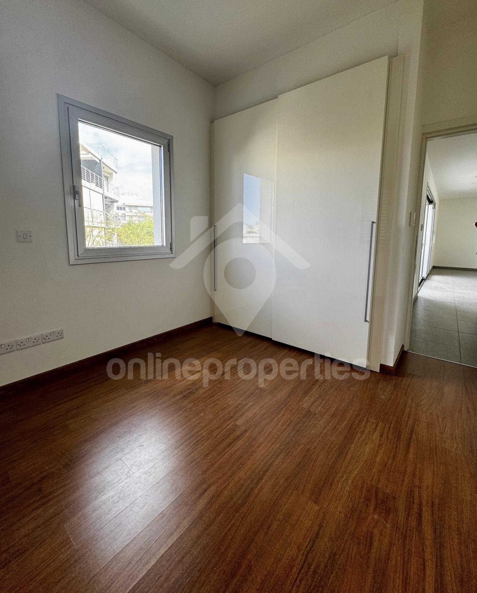 To change image, hover mouse over thumbnails below