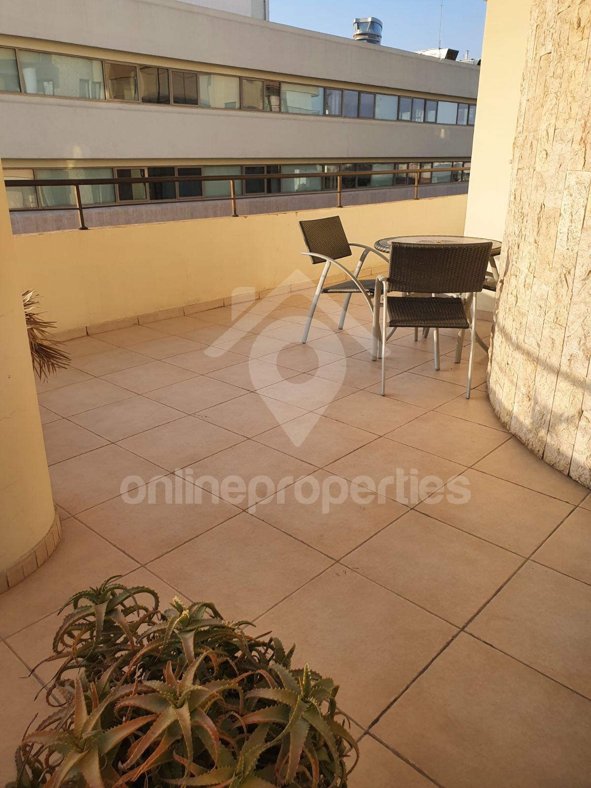 To change image, hover mouse over thumbnails below