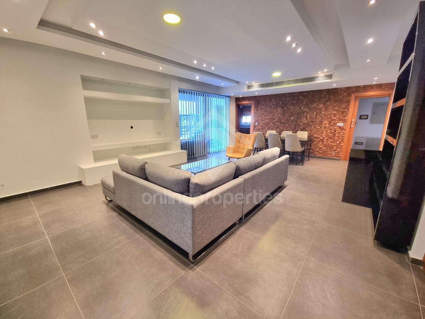 To change image, hover mouse over thumbnails below