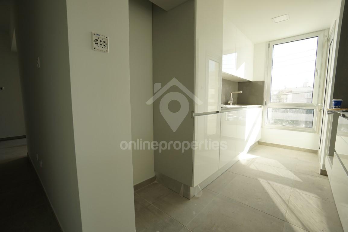 To change image, hover mouse over thumbnails below