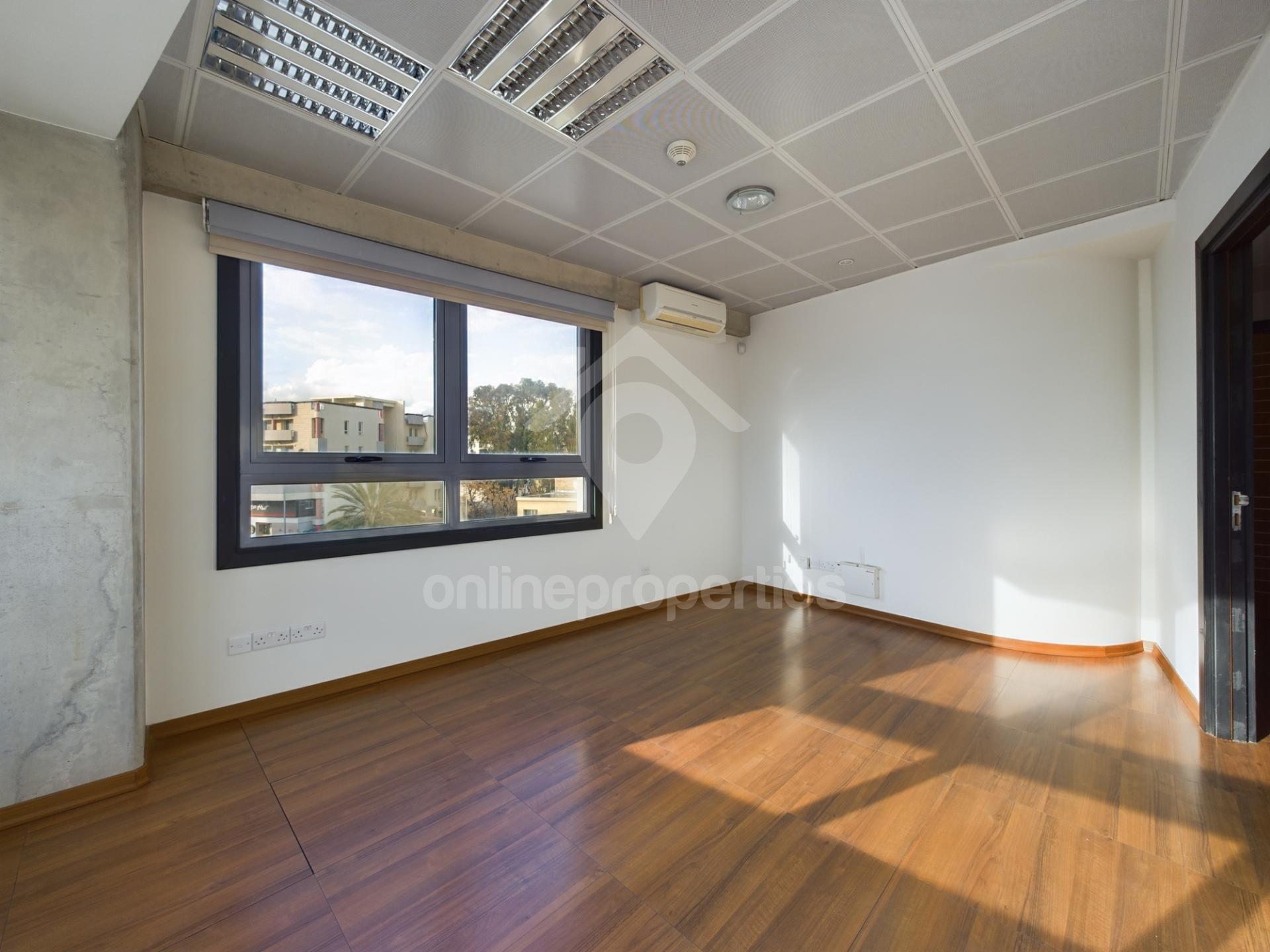 To change image, hover mouse over thumbnails below