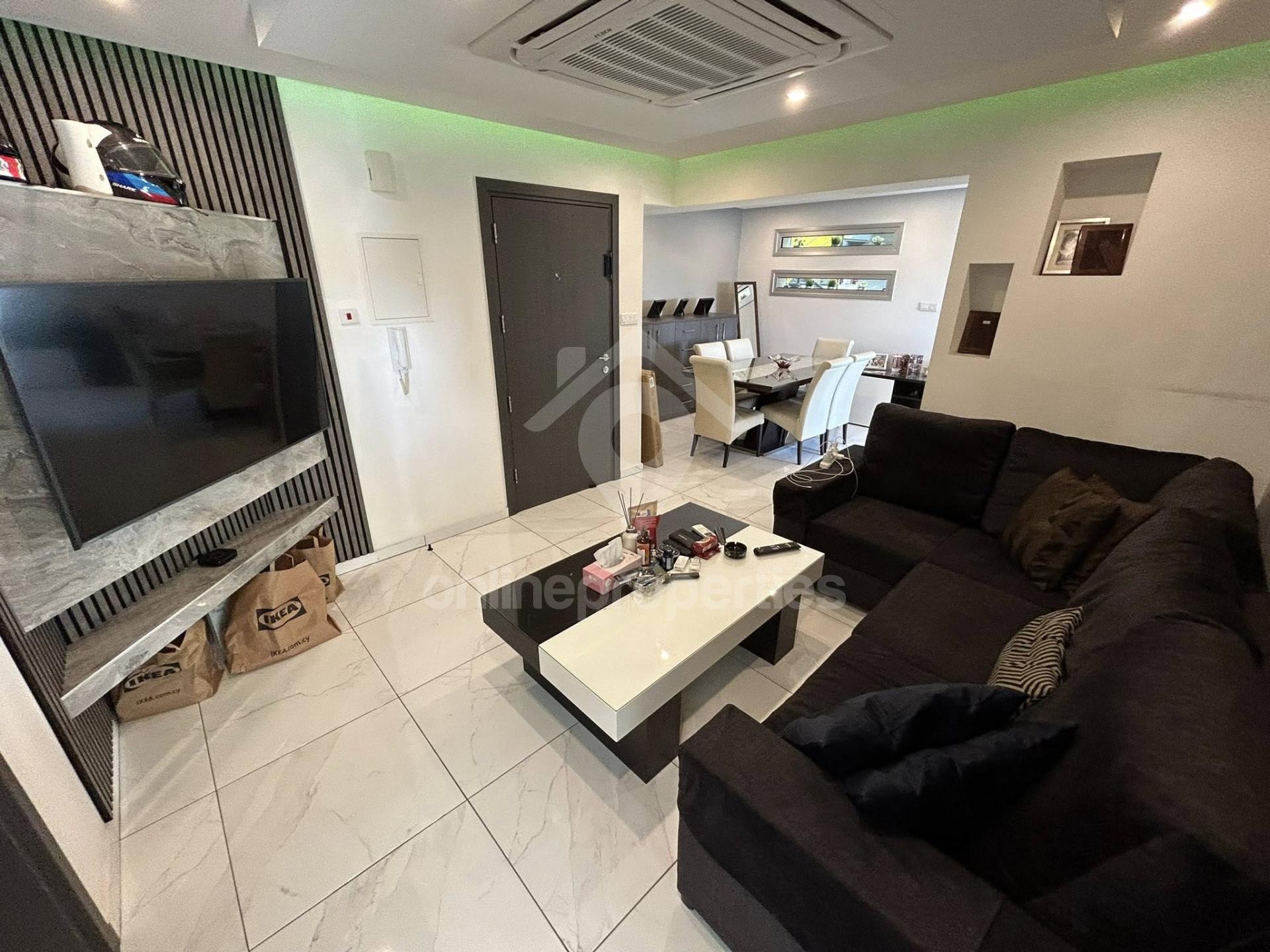 To change image, hover mouse over thumbnails below