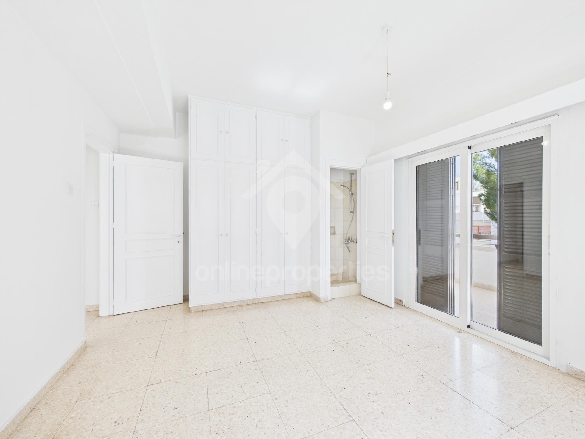 To change image, hover mouse over thumbnails below