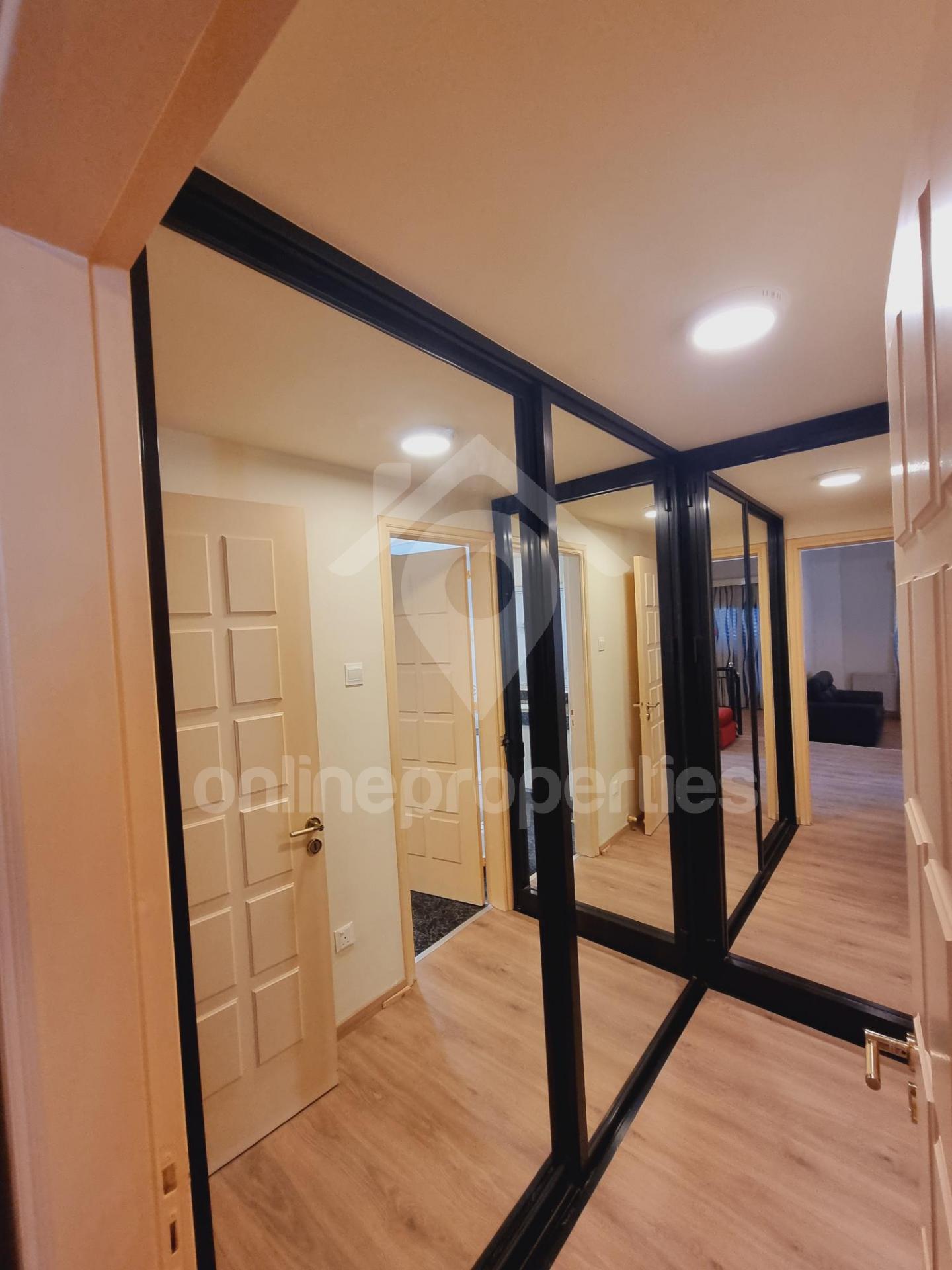 To change image, hover mouse over thumbnails below