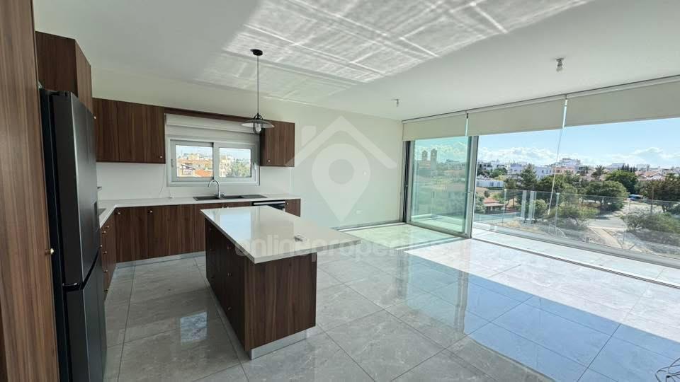 To change image, hover mouse over thumbnails below